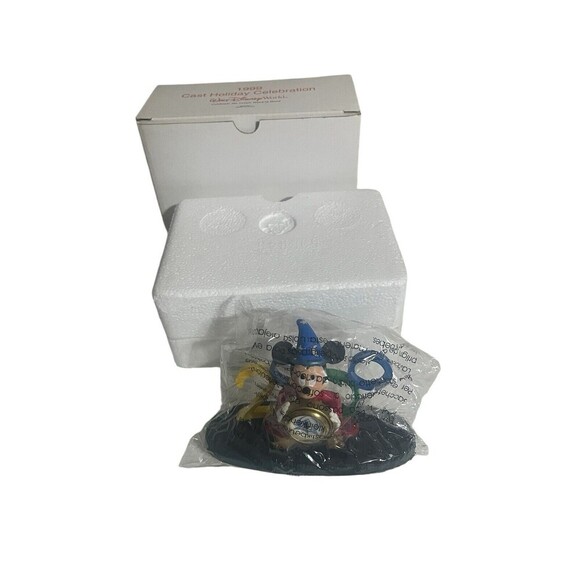 1999 Cast Holiday Celebration Walt Disney World Mickey Sorcerer 2000 Clock - NIB - Picture 16 of 16